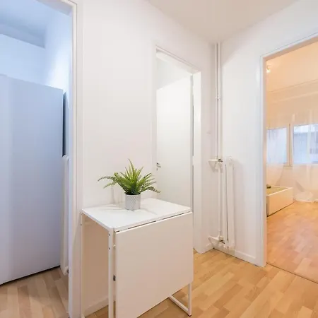 At Megaro Mousikis St Semi Basement 1bed 2 Pers شقة