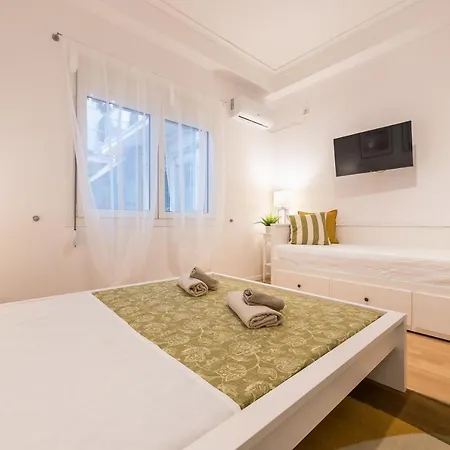At Megaro Mousikis St Semi Basement 1bed 2 Pers أثينا